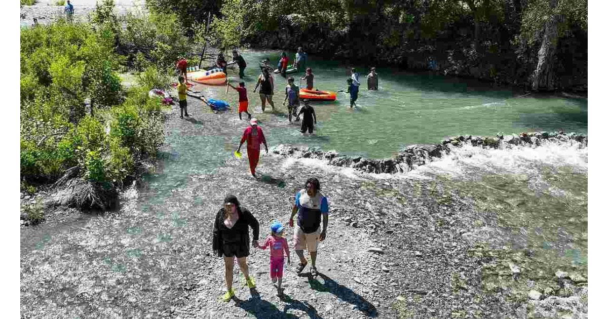 Crowded California tourist hotspot ignites fear of 'nightmare scenario' - as locals warn: 'People are gonna panic'