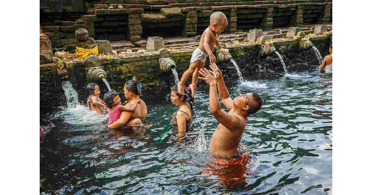 Bathing Meaning and Definition