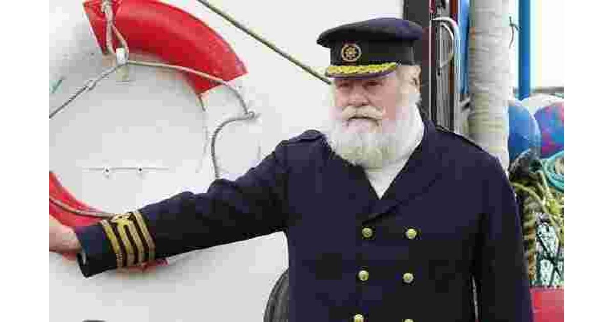 Captain Meaning and Definition