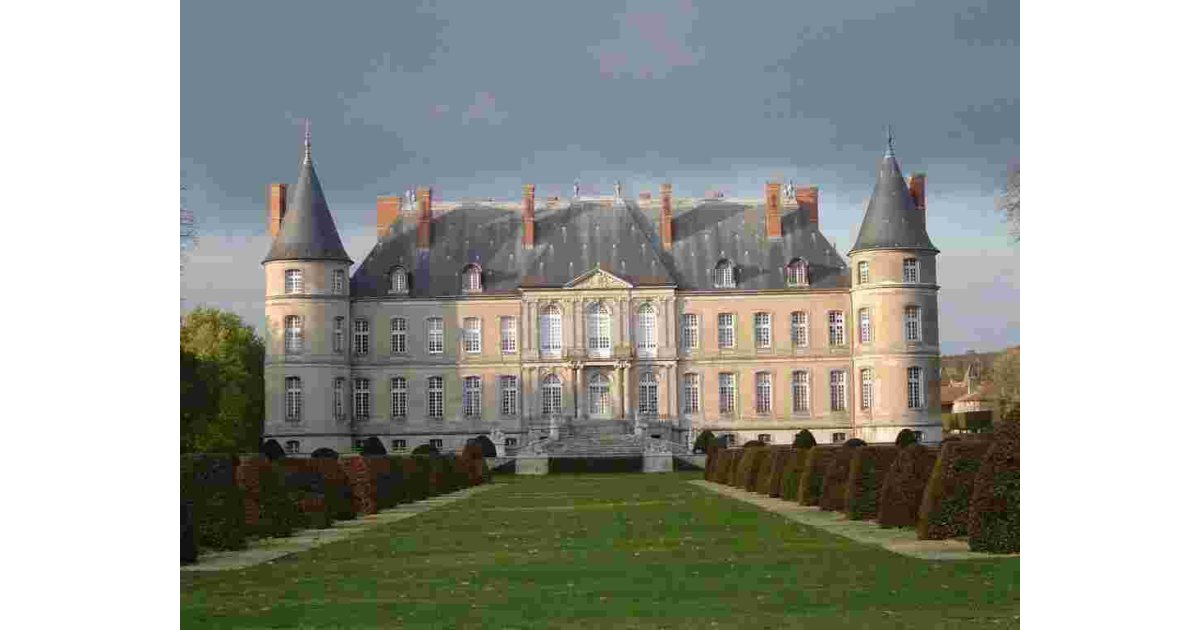Chateau Meaning and Definition
