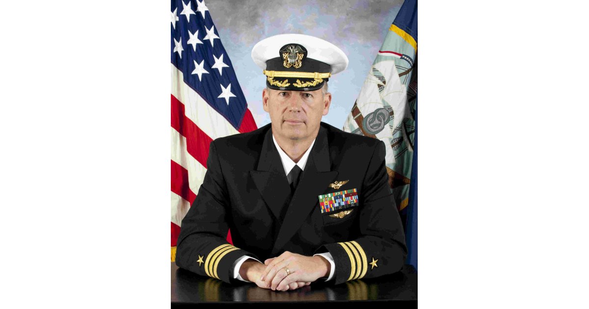 Commanding Meaning and Definition