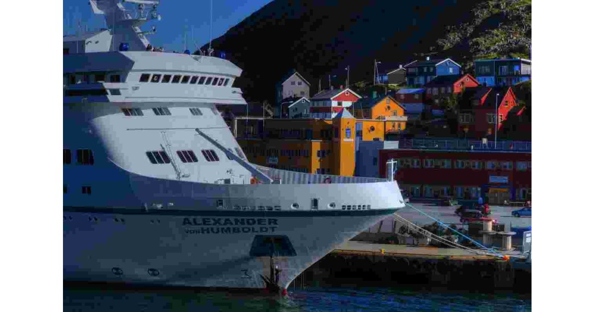 Cruising Meaning and Definition