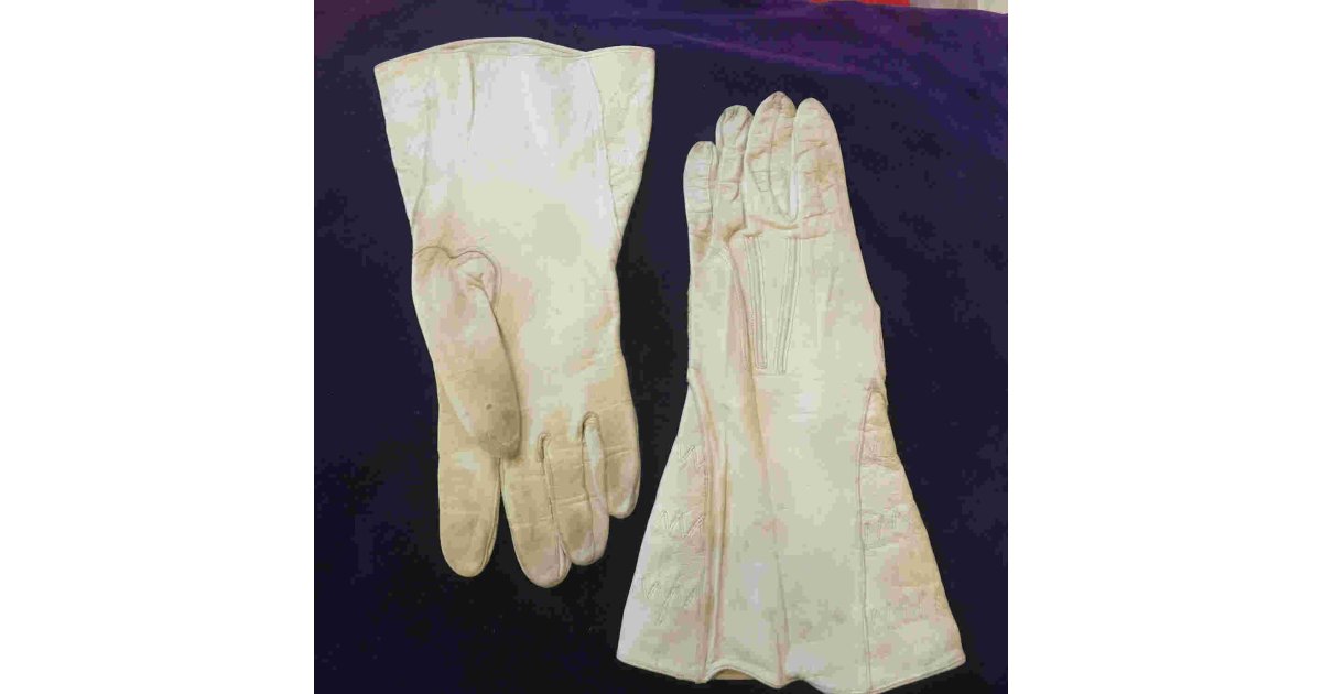 Glove Meaning and Definition