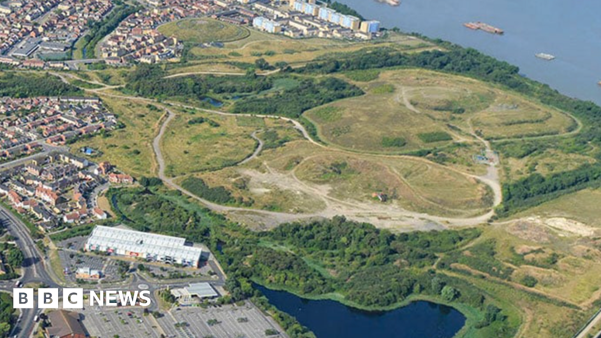 Government likely to approve £1.7bn DLR extension to Thamesmead, boosting homes and jobs.