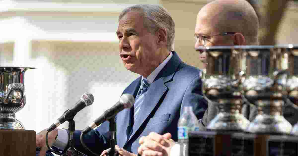 Election experts cautious as Abbott touts voter roll purge