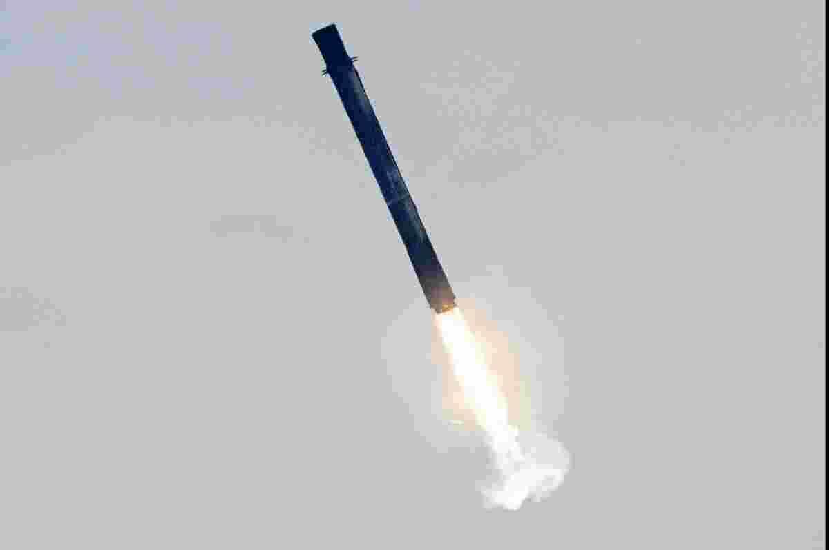 SpaceX booster on Starlink mission tips over on return to ship in ocean