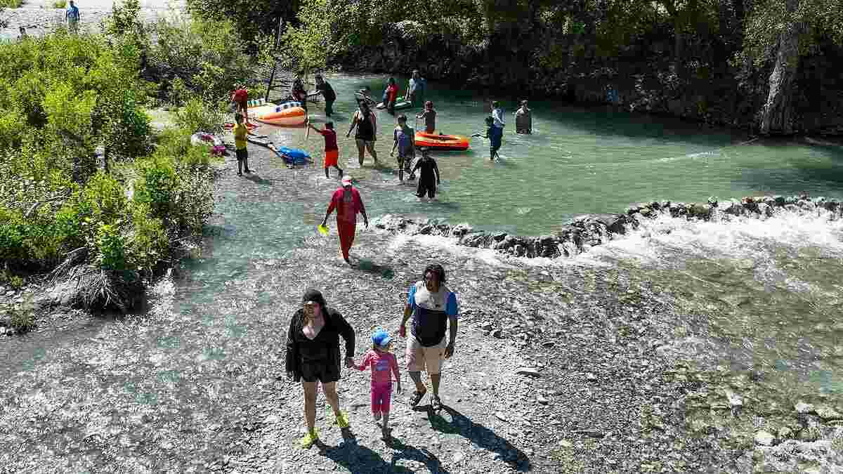 Crowded California tourist hotspot ignites fear of 'nightmare scenario' - as locals warn: 'People are gonna panic'