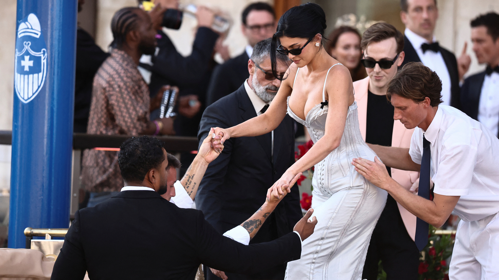 Kylie Jenner's off-white dress turned heads at Jeff Bezos and Lauren Sanchez's wedding.