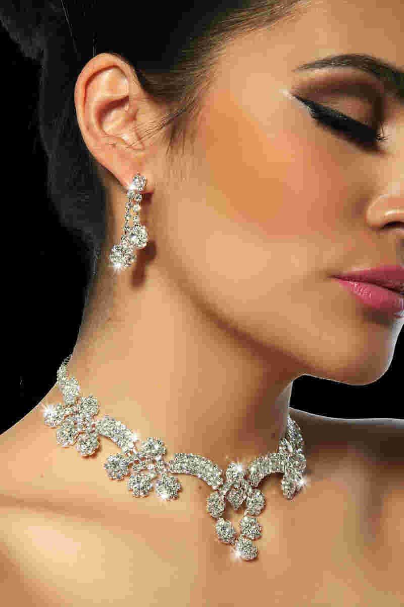 Collier Meaning and Definition