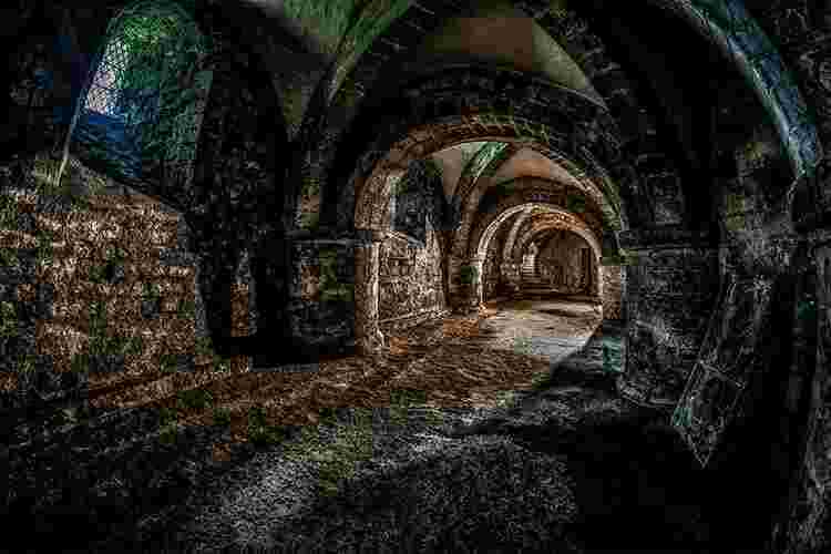 Crypt Meaning and Definition