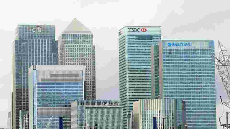 What time do the banks open, what time do the banks close?