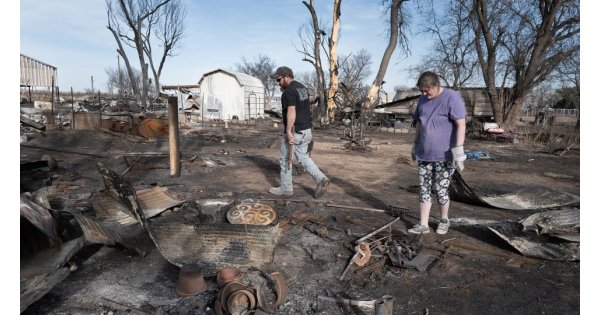 Crews battling massive Texas wildfires get a crucial opportunity to contain flames in calmer weather Monday 