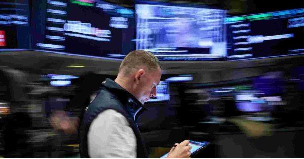 Wall St ends lower ahead of Jackson Hole, snapping multi-session rally Wall St ends lower ahead of Jackson Hole, snapping multi-session rally