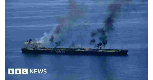 Tanker attacked by Houthis could be leaking oil - US