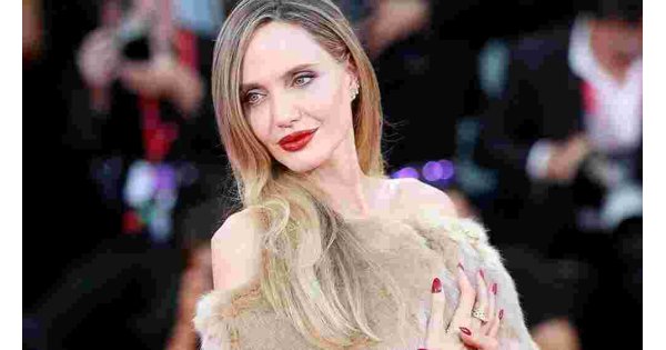 Angelina Jolie Weeps Through Rapturous 8-Minute Venice Standing Ovation for ‘Maria,’ Launching Oscar Buzz Angelina Jolie Weeps Through Rapturous 8-Minute Venice Standing Ovation for ‘Maria,’ Launching Oscar Buzz