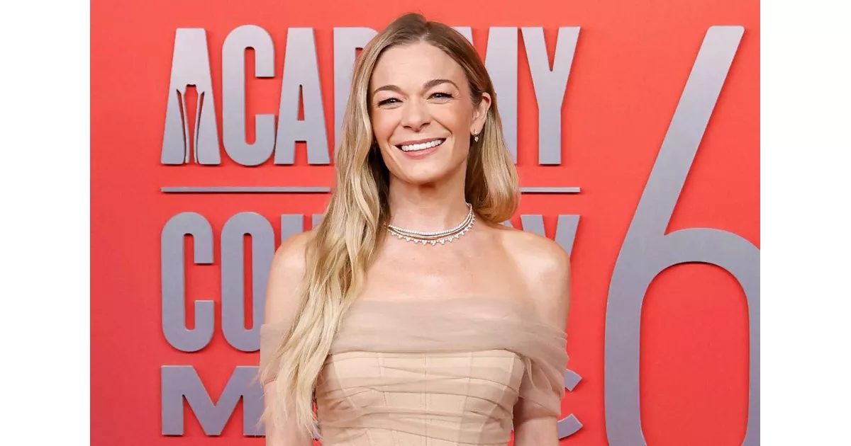 LeAnn Rimes lost her teeth during a performance and spent the rest of the concert trying to push them back in, saying...