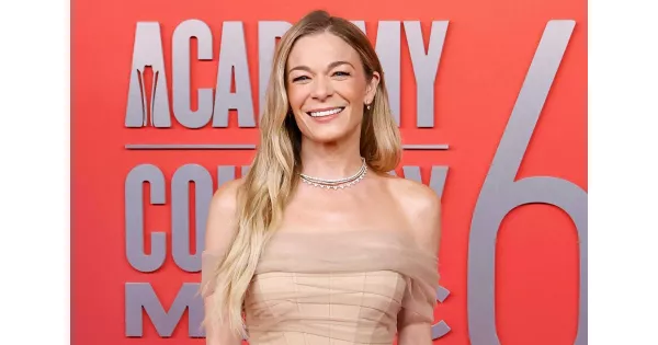 LeAnn Rimes lost her teeth during a performance and spent the rest of the concert trying to push them back in, saying...