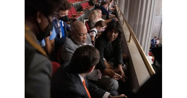 Tennessee governor signs bill blocking police reform law inspired by Tyre Nichols’ killing Tennessee governor signs bill blocking police reform law inspired by Tyre Nichols’ killing