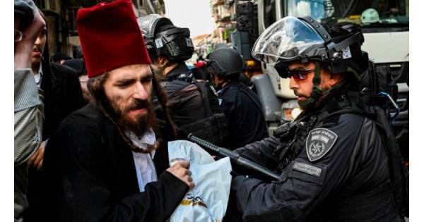 Ultra-orthodox draft exemption sharpens threat against Netanyahu government Ultra-orthodox draft exemption sharpens threat against Netanyahu government
