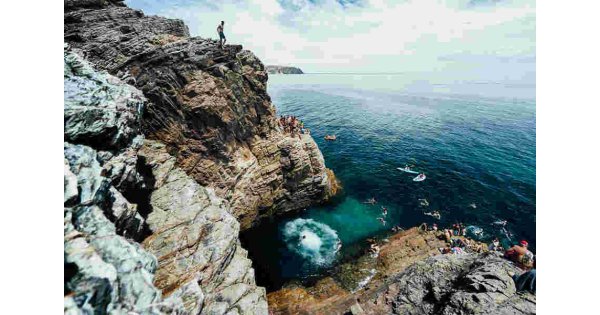 Cliff Meaning and Definition
