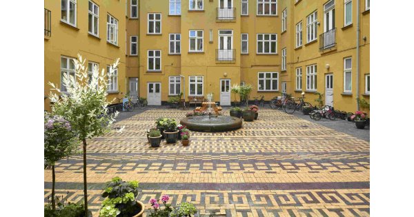 Courtyard Meaning and Definition Courtyard Meaning and Definition