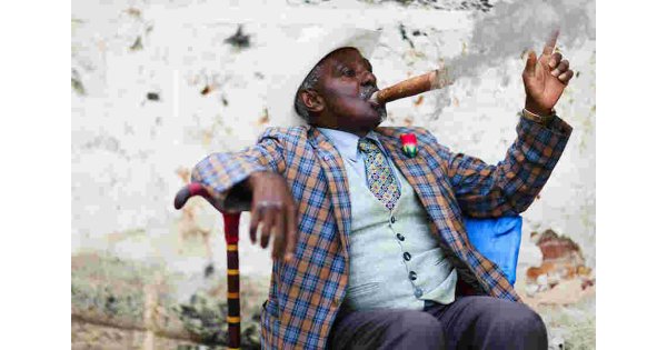 Smoker Meaning and Definition