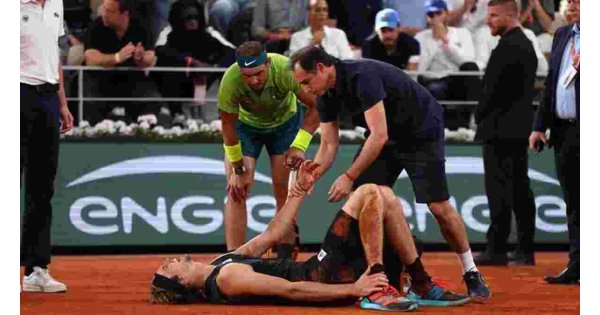 Rafael Nadal Advances to French Open Final on Alexander Zverev Injury
