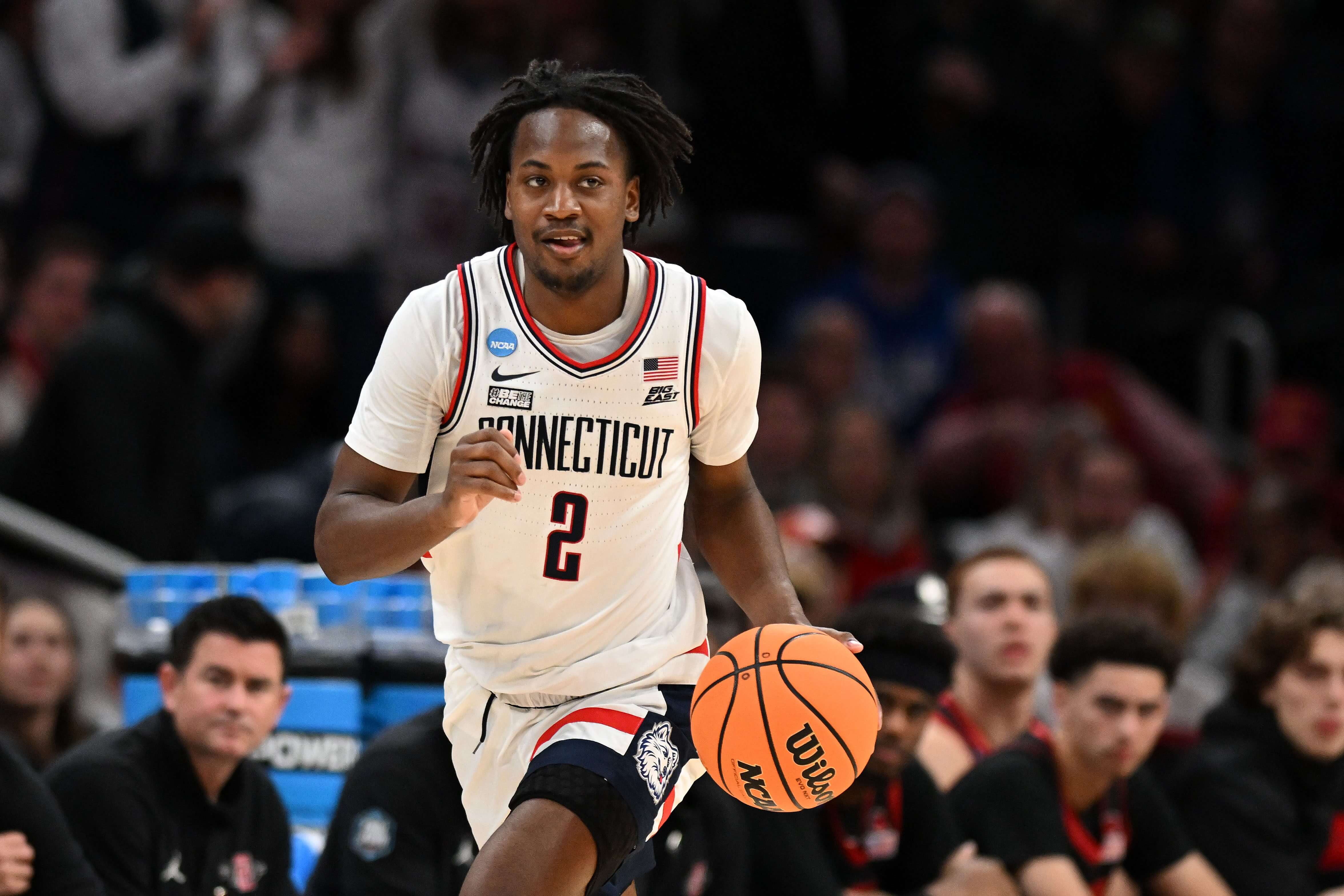 2024 March Madness predictions: Expert picks, Elite Eight odds for UConn vs. Illinois, Alabama vs. Clemson 