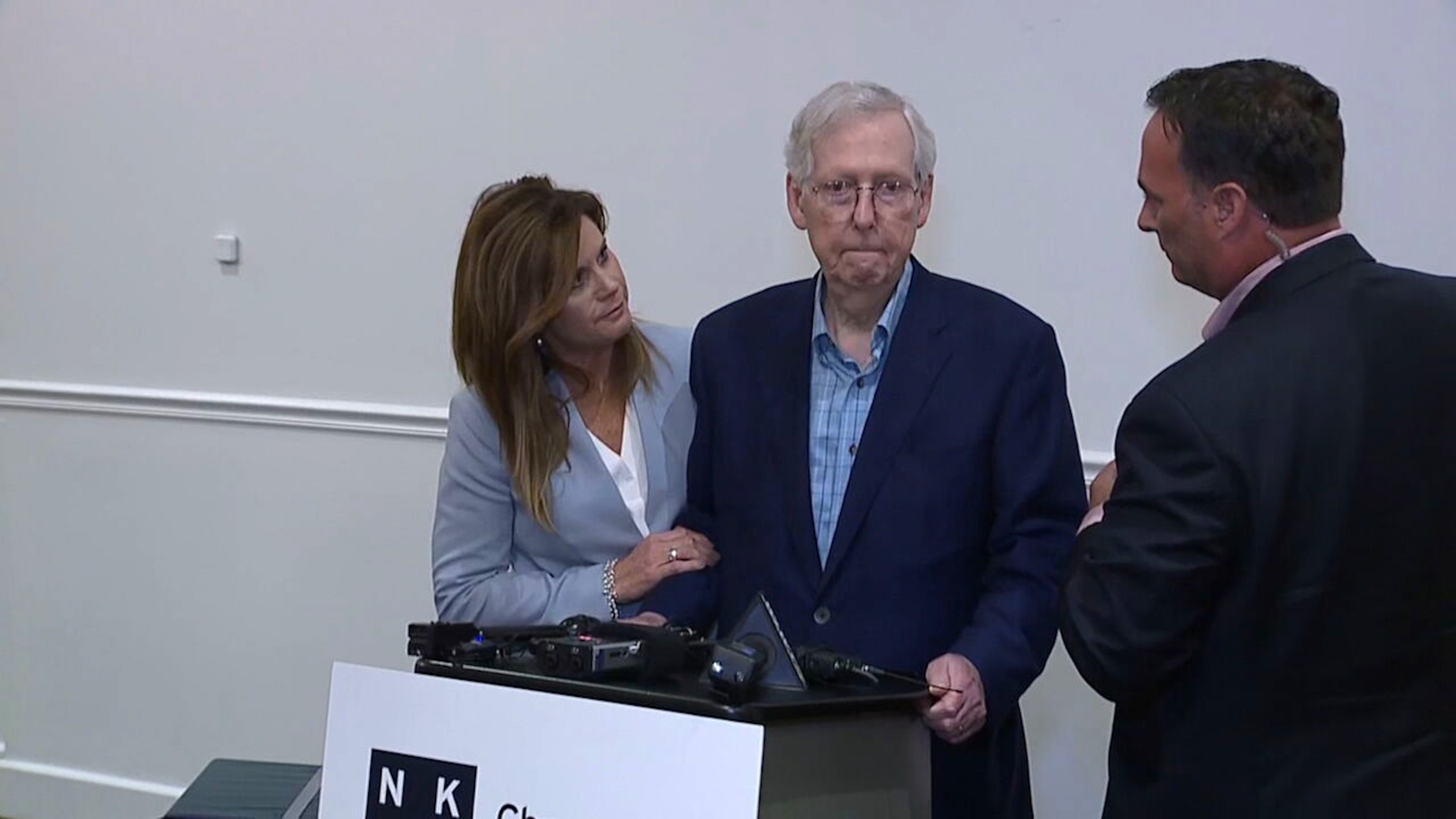 McConnell appears to freeze while speaking with reporters in Kentucky 