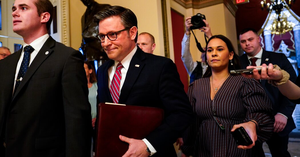 Senate Strikes Deal to Vote on Spending Bill Just as Funding Expires 