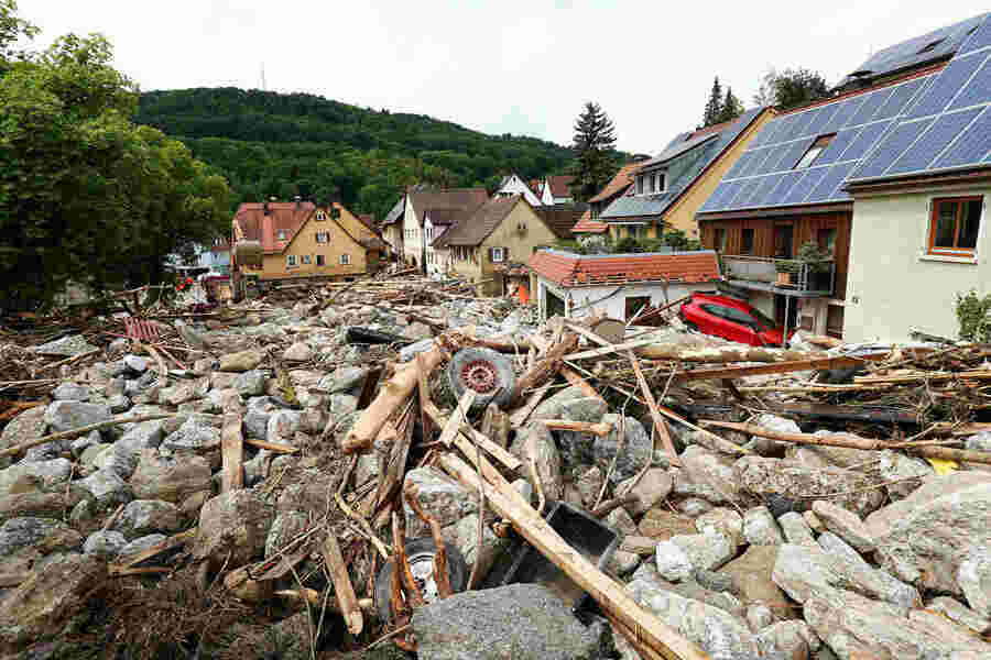 Debris Meaning and Definition