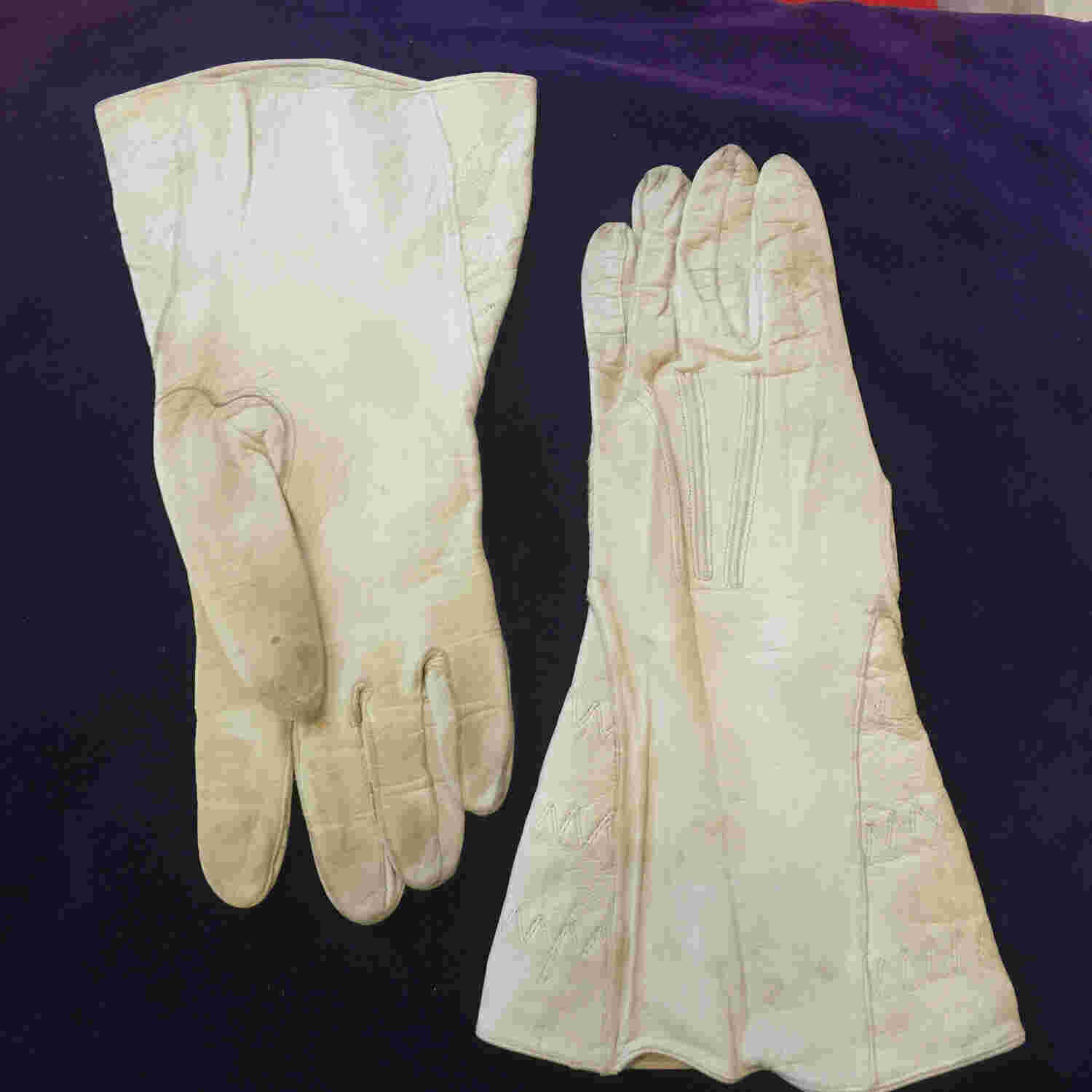 Glove Meaning and Definition