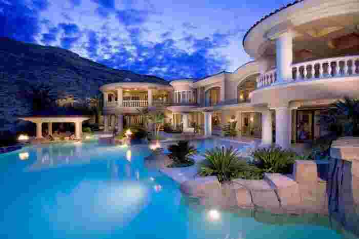 Luxurious Meaning and Definition