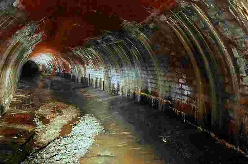 Sewer Meaning and Definition