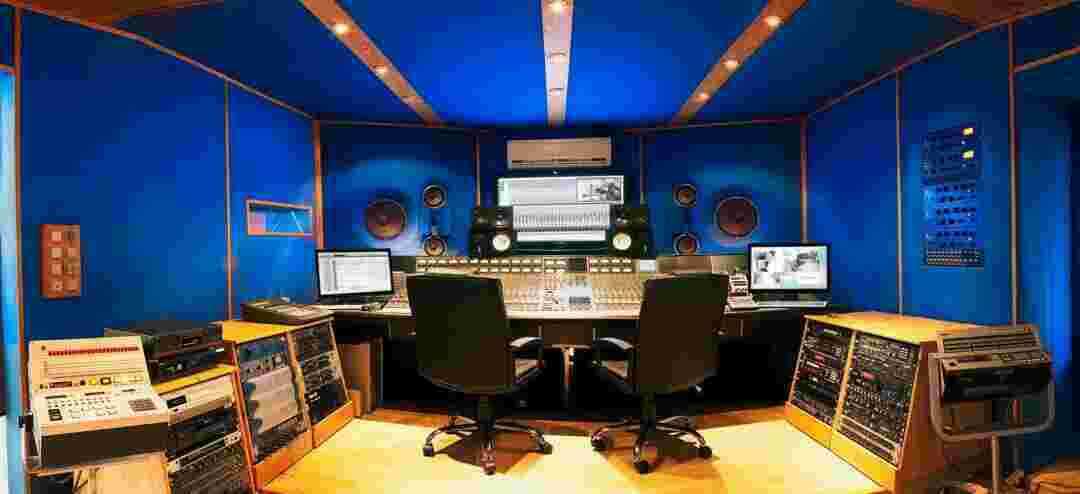 Studio Meaning and Definition