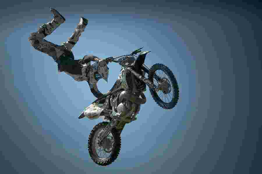Stunt Meaning and Definition