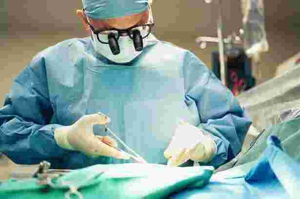 Surgeon Meaning and Definition