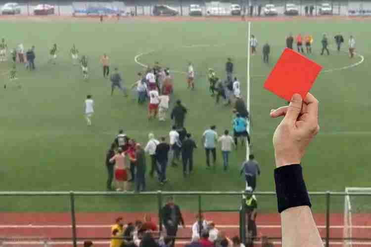 1 match, 11 red cards... A fight broke out, the cards poured like rain...