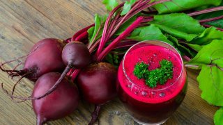 What are the benefits of consuming red beets?