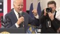 Biden flew into the air with joy! He interrupted the official meeting and hugged the microphone: "Game over!"