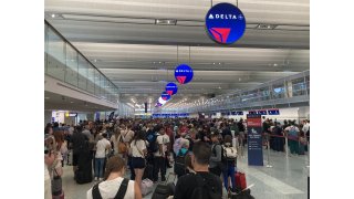 Delta's Historic Meltdown: Misleading Excuses Leave Passengers Stranded – Avoid at All Costs 