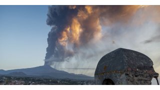 Italy’s Mount Etna erupts again, sends ash plume 32,000 feet into sky