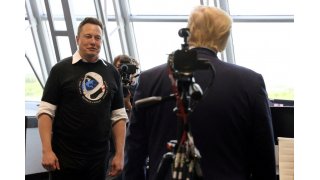 How Elon Musk uses his X social media platform to amplify right-wing views