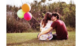 Kissing Meaning and Definition