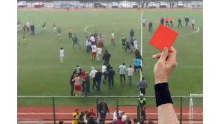 1 match, 11 red cards... A fight broke out, the cards poured like rain...